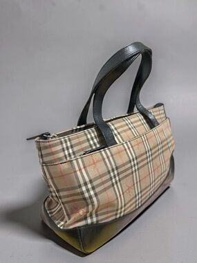 Vintage BURBERRY tote - Nova Check exterior - leather handles and bottom